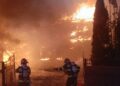 Incendiu de proporții la o gospodărie din Capu Câmpului, în prima zi a anului. Pompierii au intervenit cu șase autospeciale de stingere