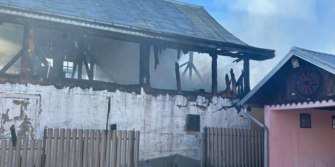 O gospodărie din Ciprian Porumbescu s-a făcut scrum în urma unui incendiu