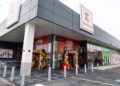 Un individ din Berchișești a fost reținut pentru că a furat o sticlă de tequilla din magazinul Kaufland Burdujeni și a trântit la pământ un agent de securitate