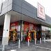 Un individ din Berchișești a fost reținut pentru că a furat o sticlă de tequilla din magazinul Kaufland Burdujeni și a trântit la pământ un agent de securitate