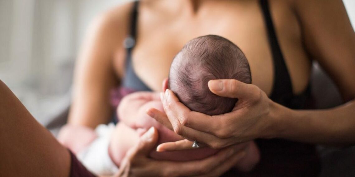 Caz cutremurător la Suceava! O tânără din cartierul Obcini, rămasă gravidă după ce a întreținut relații intime cu mai mulți bărbați într-o lună, și-a ascuns sarcina, și-a ucis bebelușul și l-a aruncat la gunoi. Descoperirea s-a făcut după aproape 3 ani, iar acum a fost condamnată la 18 ani de închisoare