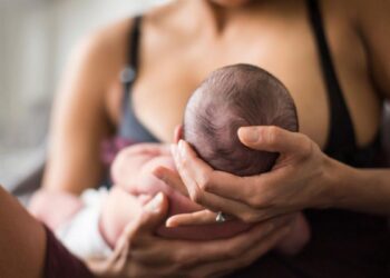Caz cutremurător la Suceava! O tânără din cartierul Obcini, rămasă gravidă după ce a întreținut relații intime cu mai mulți bărbați într-o lună, și-a ascuns sarcina, și-a ucis bebelușul și l-a aruncat la gunoi. Descoperirea s-a făcut după aproape 3 ani, iar acum a fost condamnată la 18 ani de închisoare