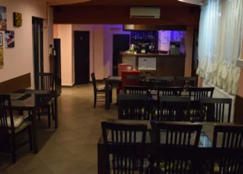 Scandal în restaurantul ”La Radu”, la 3 dimineața. Un bărbat a fost luat la palme fără motiv