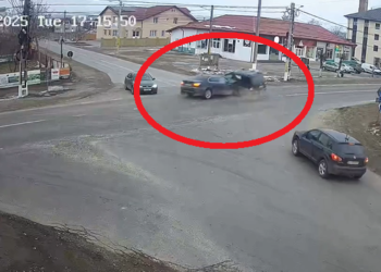 Accident rutier în Cornu Luncii, cu trei persoane rănite. Șoferul unui Volkswagen nu a acordat prioritate unui BMW care depășea neregulamentar o coloană de autovehicule