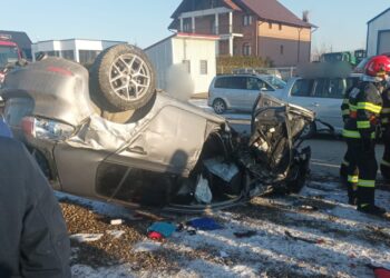 Un bărbat a ajuns la spital, după ce s-a răsturnat cu mașina pe raza localității Marginea