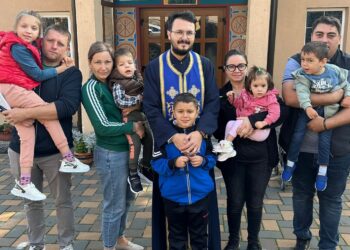 S-au strâns 55.000 de euro pentru cei doi frațiori bolnavi cu o boală rară, ce au nevoie urgentă de 120.000 de euro pentru un tratament costisitor în Australia: ”Ați fost un taifun de bine, atât vă pot spune. E nevoie de încă o replică la fel de puternică și până duminică cel târziu, încheiem prima parte a campaniei imense”