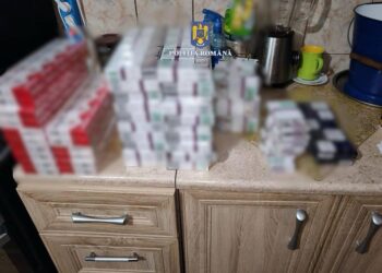 Polițiștii suceveni au efectuat 12 percheziții domiciliare în cauze penale privind infracțiuni de contrabandă. Contrabandiștii își vindeau marfa într-un complex comercial din municipiul Suceava