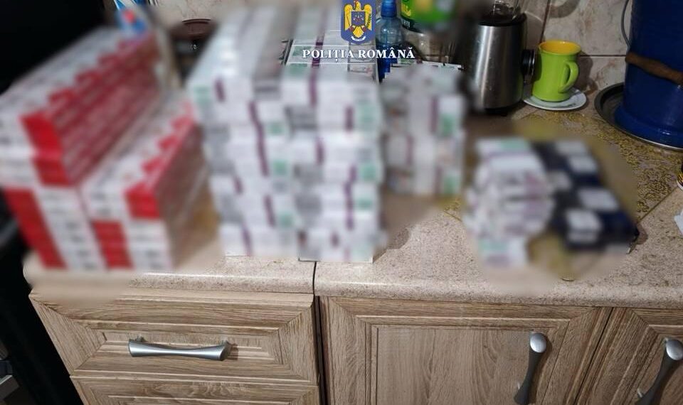 Polițiștii suceveni au efectuat 12 percheziții domiciliare în cauze penale privind infracțiuni de contrabandă. Contrabandiștii își vindeau marfa într-un complex comercial din municipiul Suceava
