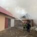 Incendiu la o gospodărie din Burla. Pompierii au intervenit cu cinci autospeciale de stingere