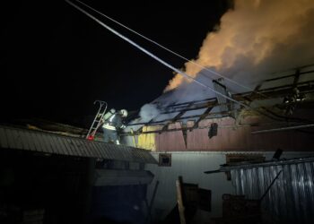 Incendiu la miezul nopții într-o gospodărie din Soloneț, provocat de un aparat de încălzire. Pompierii au intervenit cu șapte autospeciale