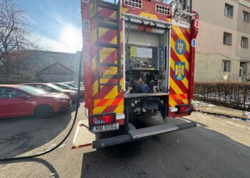 Bucătăria unui apartament din Obcini, făcută scrum în urma unui incendiu izbucnit de la un scurtcircuit la frigider
