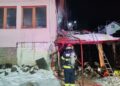 Incendiu la o gospodărie din Vatra Dornei. Pompierii militari au intervenit cu cinci autospeciale de stingere