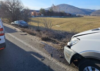 Accident rutier pe raza orașului Gura Humorului, între o autoutilitară și un autoturism