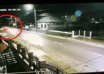 Un pieton a fost spulberat de un vitezoman care circula pe contrasens, în Mănăstirea Humorului. Victima traversa strada neregulamentar