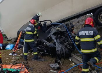Accident rutier pe raza localității Poiana Stampei, între un camion și un autoturism. Șoferul autoturismului a fost declarat decedat