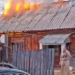 Detalii despre incendiul din Capu Câmpului. Proprietarul și-a dat foc la casă și a încercat să oprească pompierii cu un levier și un cuțit