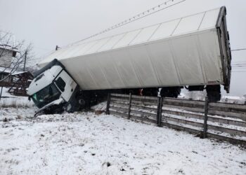 Autotren ieșit în afara părții carosabile, pe raza localității Vama