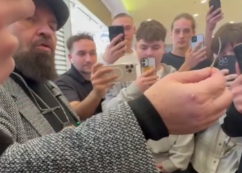 Efectul magnetului lui Piedone! Polițiștii suceveni au confiscat bijuterii în valoare de circa 30.000 de lei de la trei magazine din Iulius Mall Suceava. Toate firmele s-au ales cu dosar penal pentru tentativă la înșelăciune