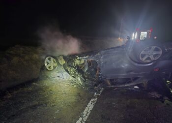 Un autoturism s-a făcut scrum, după ce s-a răsturnat pe cupolă pe raza orașului Milișăuți. Un tânăr de 19 ani a ajuns la spital