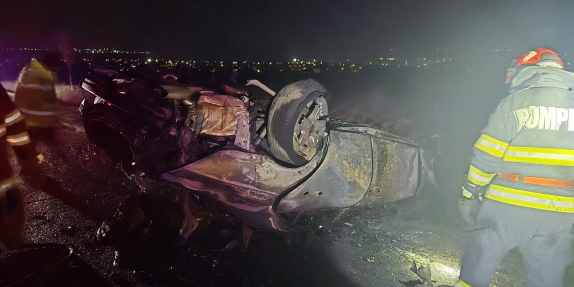 Un autoturism s-a făcut scrum, după ce s-a răsturnat pe cupolă pe raza orașului Milișăuți. Un tânăr de 19 ani a ajuns la spital