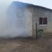 Garajul unei familii din Forăști, distrus de un incendiu pornit de la un acumulator lăsat la încărcat. Pagube de 10.000 de lei