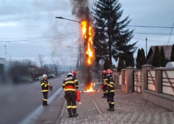Incendiu la un stâlp de electricitate din Ițcani