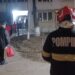 Panică într-un bloc din Suceava. Incendiu provocat de un bărbat care a adormit cu țigara aprinsă. 25 de persoane evacuate