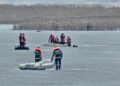 Intervenție contracronometru pe acumularea de la Rogojești. Trei pescari în hipotermie, salvați după un pescuit la copcă ratat