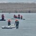 Intervenție contracronometru pe acumularea de la Rogojești. Trei pescari în hipotermie, salvați după un pescuit la copcă ratat