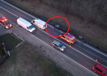 Un șofer de 63 de ani s-a cinstit bine și s-a rostogolit cu Dacia într-un șanț de pe raza localității Bunești. Bărbatul avea 1,13 mg/l alcool pur în aerul expirat