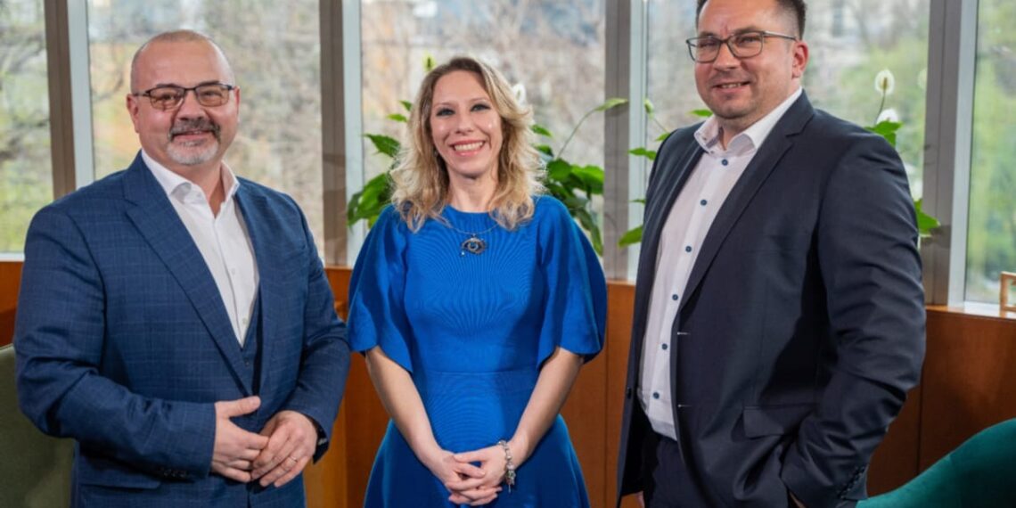 Cum folosești cardurile și plățile ca să ieși în câștig? Sfatul specialiștilor din BT și BRD!