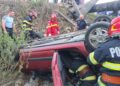Detalii despre accidentul de la Sucevița. O familie de pensionari a ajuns la spital după ce un podeț improvizat s-a rupt și au căzut într-un pârâu