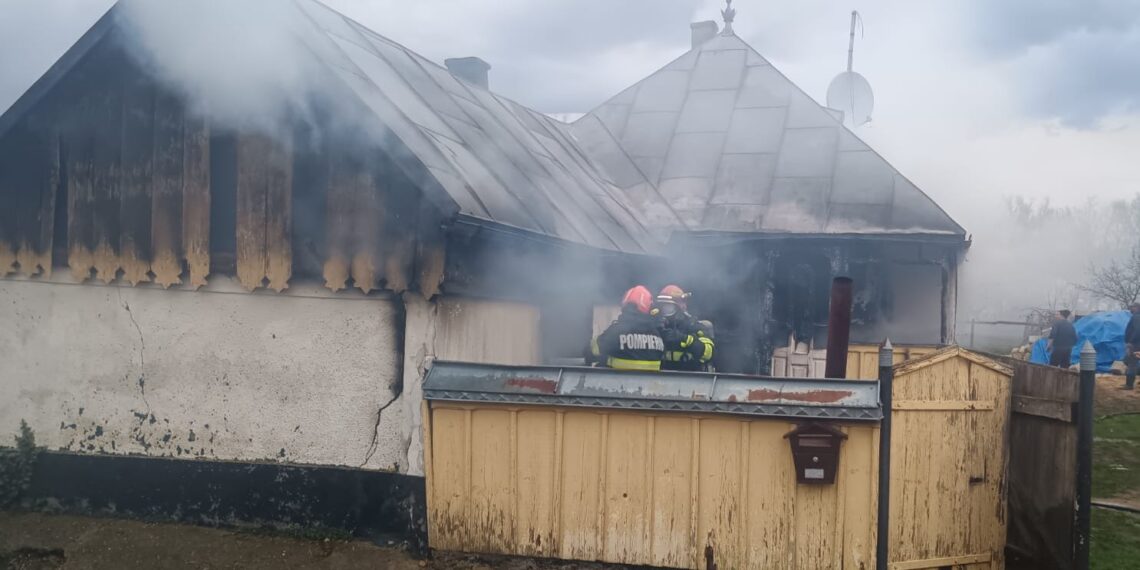 Incendiu la o gospodărie din Calafindești, pornit de la un cablu electric defect