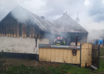 Incendiu la o gospodărie din Calafindești, pornit de la un cablu electric defect