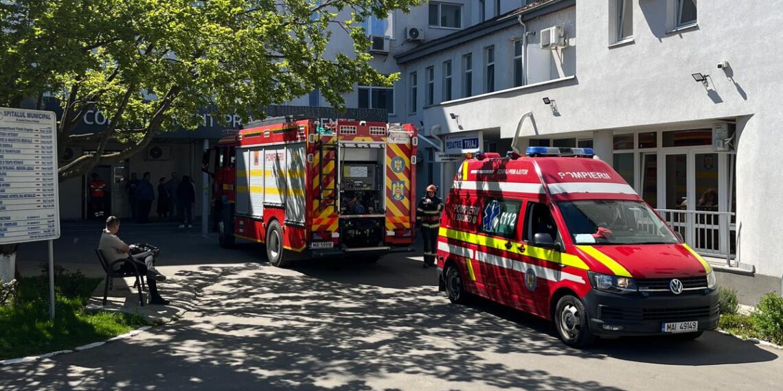 Incendiu la Centrul de Primiri Urgențe din Rădăuți. Activitatea a fost reluată după intervenția promptă a pompierilor
