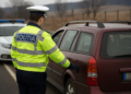 Șofer cu permisul suspendat, prins la volanul unei mașini fără RCA, după ce a fost surprins depășind limita de viteză. Vehiculul a fost imobilizat de polițiști