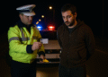 24 de ore în arest, pentru un șofer beat și cu permisul suspendat, care le-a prezentat polițiștilor permisul pasagerului