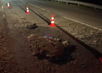 Șase șoferi și-au distrus mașinile într-un crater de pe șoseaua de centură a Sucevei, aseară. Administratorul drumului va fi sancționat contravențional