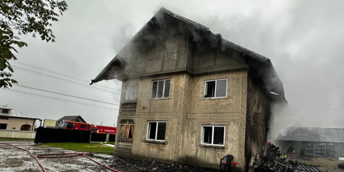 Incendiu la o casă nelocuită din Zvoriștea, provocat de un scurtcircuit
