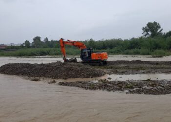 Intervenție de urgență pe pârâul Râșca, în comuna Bogdănești. Se acționează pentru stoparea eroziunii și prevenirea inundațiilor