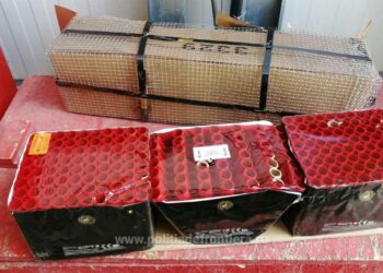Materiale pirotehnice descoperite într-un autoturism în PTF Vicovu de Sus