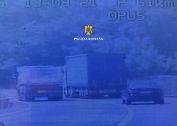 Șofer lăsat pieton după ce a fost surprins de polițiști făcând o depășire inconștientă cu basculanta, în curbă și pe linie continuă. 215 amenzi aplicate într-o singură acțiune