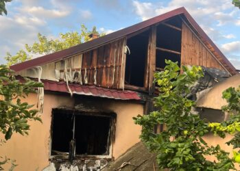 Incendiu izbucnit la o casă din Corocăiești, din cauza unui scurtcircuit