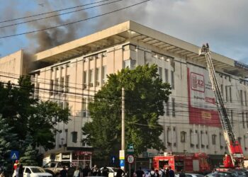 Detalii despre incendiul izbucnit la sauna de la etajul IV al Complexului Comercial ”Bucovina”. 50 de persoane se aflau în sala de fitness