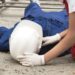 Tânăr din Rădăuți, rănit grav după ce a căzut de pe o schelă în timp ce demonta panouri solare