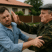 Scandal în familie la Burla. Fiu pălmuit de tată după o ceartă despre infidelitatea soției