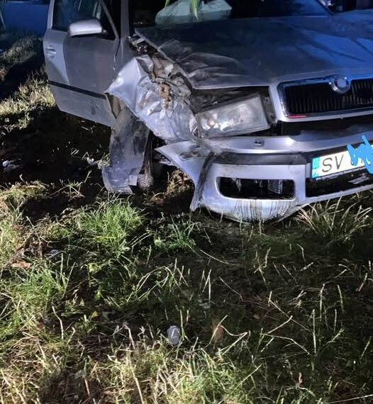 Ruptă de beată și cu permisul suspendat, o șoferiță a făcut prăpăd în Luncușoara. O pasageră a ajuns la spital