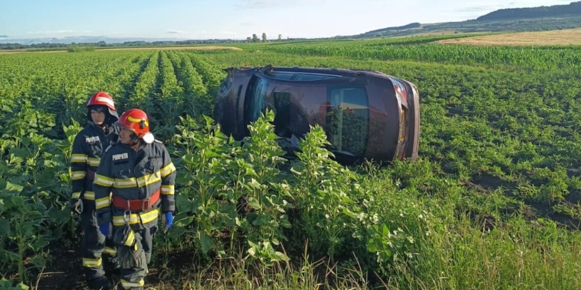 Un tânăr beat s-a răsturnat cu mașina în afara drumului, pe raza localității Milișăuți