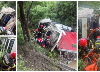 Un ucrainean s-a răsturnat cu camionul în pârâul Măriței. Transporta detergenți de rufe și degresanți de bucătărie din Ucraina spre Suceava