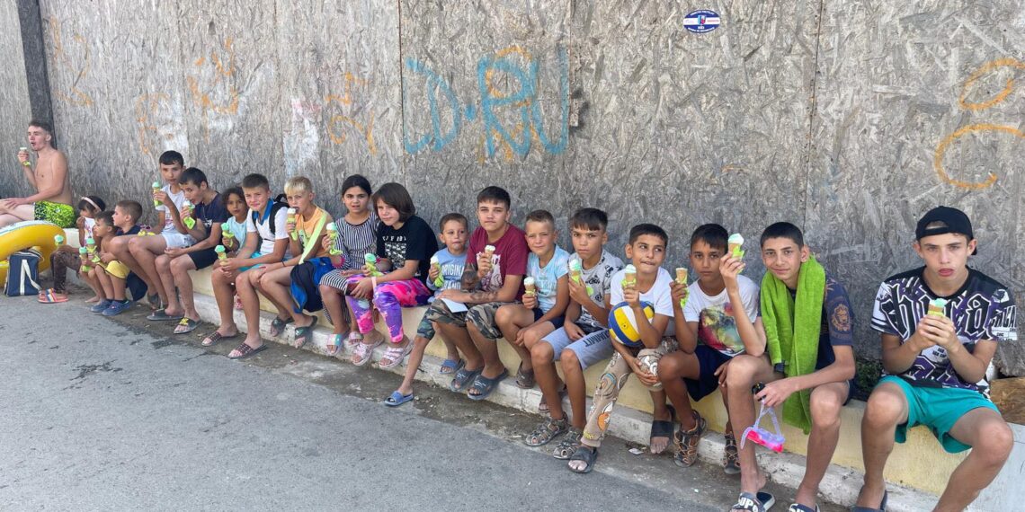 Contribuie și tu! Andrei Bacoș și Vasile Bolohan vor și anul acesta să îndeplinească visul a 80 de copii care n-au văzut marea niciodată